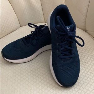 Men’s Under Armour Navy Blue Sneaker, Size 10